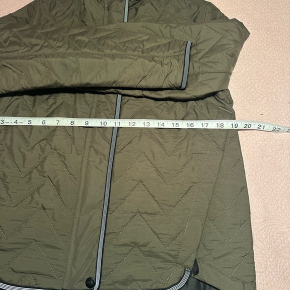 The North Face Olive Green Quilted Puff Jacket - Picture 4 of 5